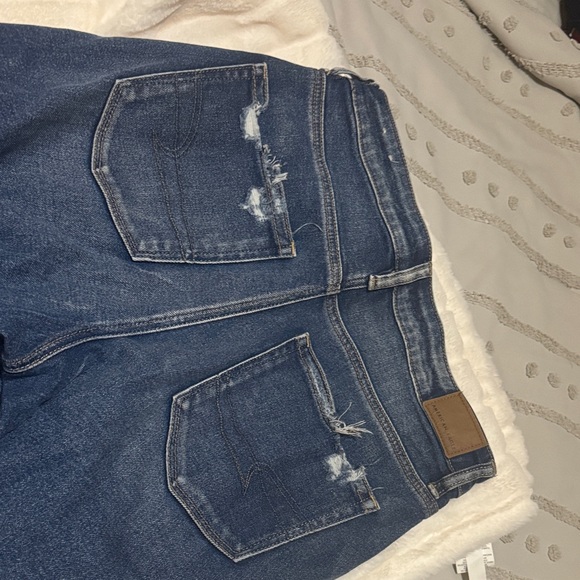 American Eagle Outfitters Distressed Blue mom Jeans - Picture 4 of 8